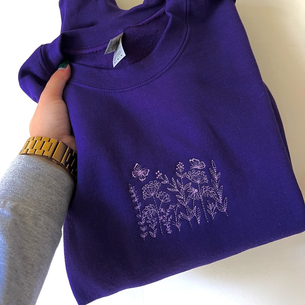 Purple Floral Crewneck size Medium Brand New
